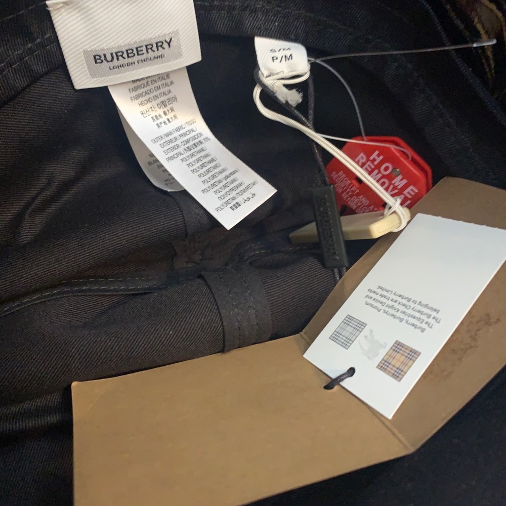 Authentic $690 Burberry Vinyl Printed Rain Hat - Picture 8 of 9